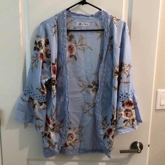 Cupshe Tops - Blue Floral Open Front Shirt, Size Small NWOT